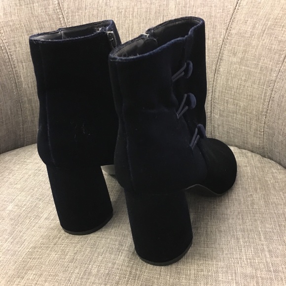 NEW Nine West Blue Velvet Heeled Booties - Picture 4 of 6